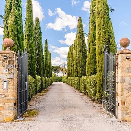 Charming Close To With Garden And Pool Apartment *